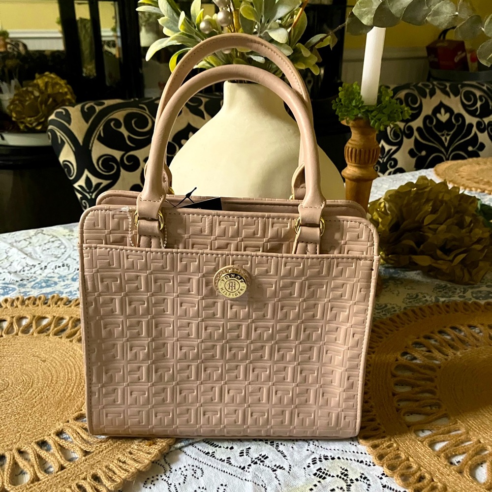 Tommy Hilfiger cute purse mauve pink shoulder handbag